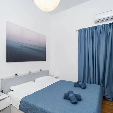 Maris Apartment *